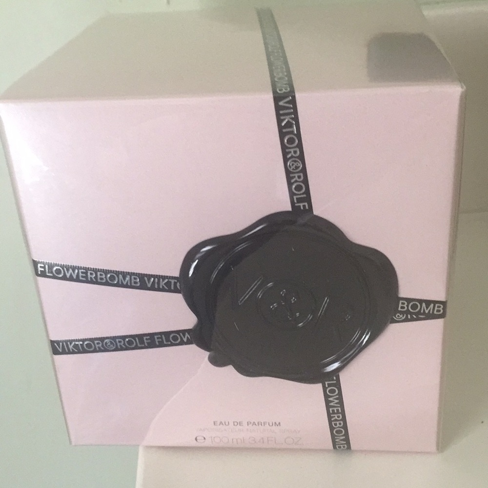 Viktor Rolf flower bomb perfume